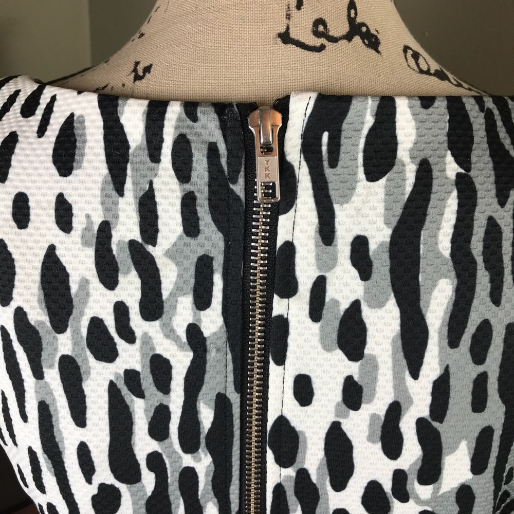 NWT MinkPink Leo Flare Dress Size L - Picture 4 of 7